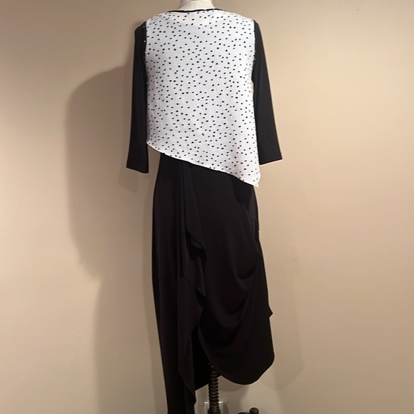 Artful Asymmetric Popper Topper Makes Black Garments Come to Life - Picture 3 of 4